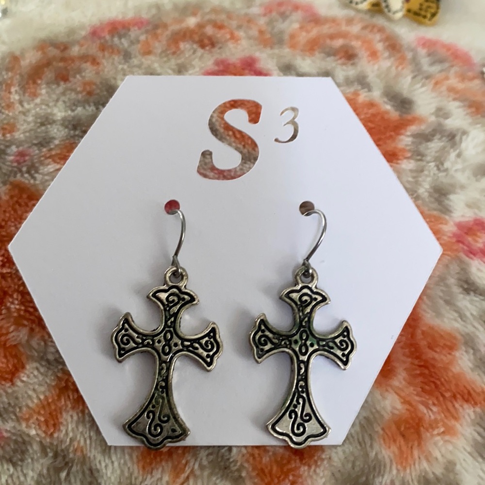 Metal crosses